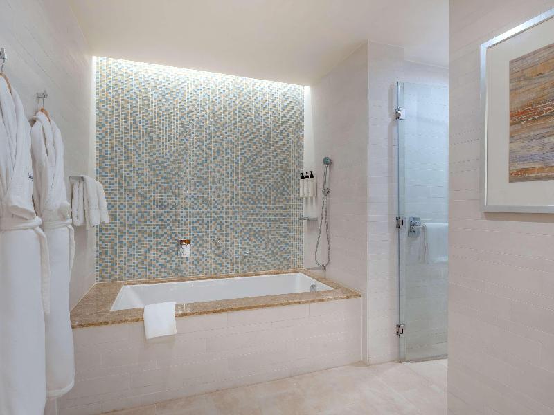 Swissôtel Al Ghurair image