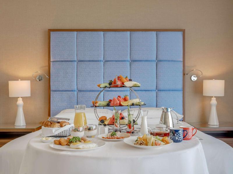 Swissôtel Al Ghurair image