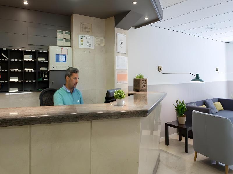 Hostal Opera Ramblas image