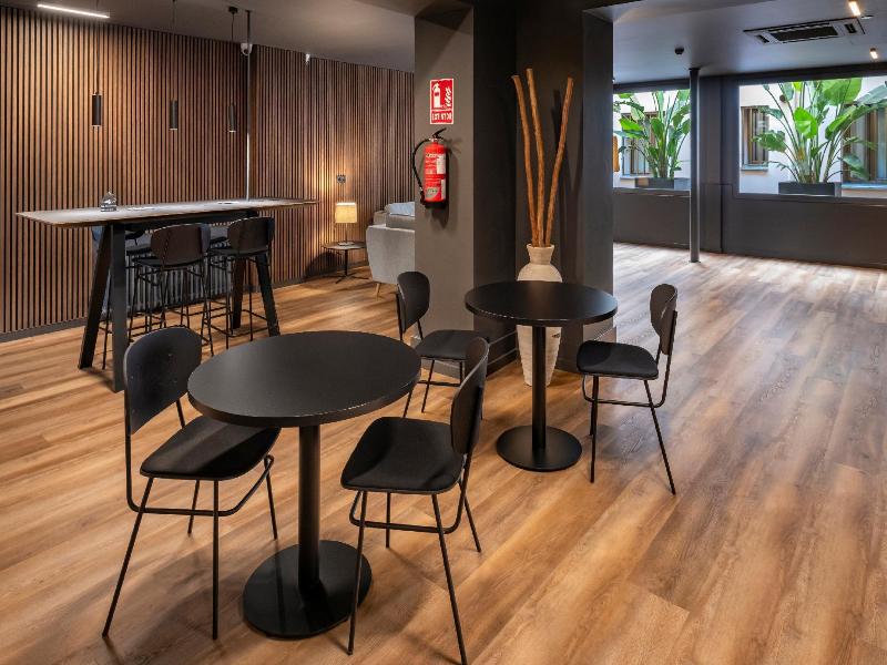 Hostal Opera Ramblas image