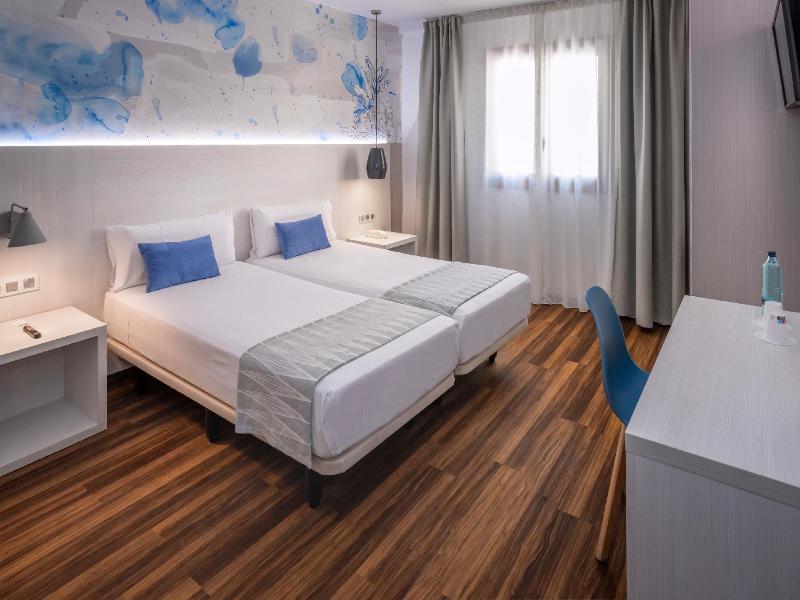 Hostal Opera Ramblas image