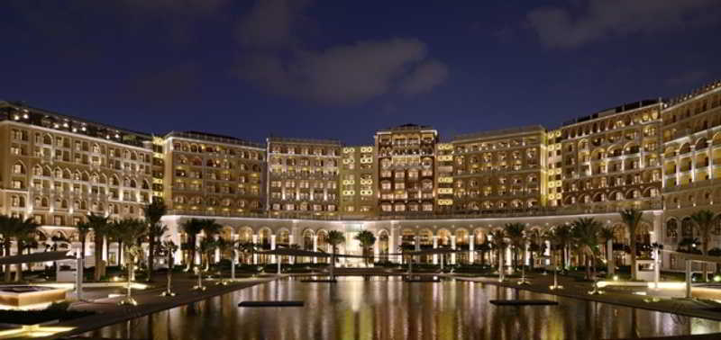 The Ritz Carlton Abu Dhabi, Grand Canal