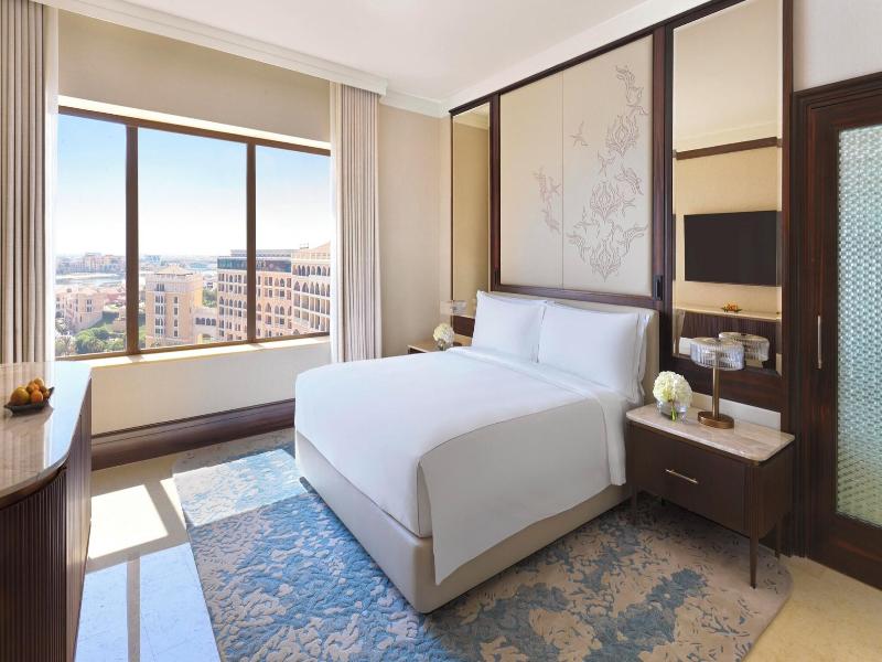 The Ritz-Carlton Abu Dhabi, Grand Canal image