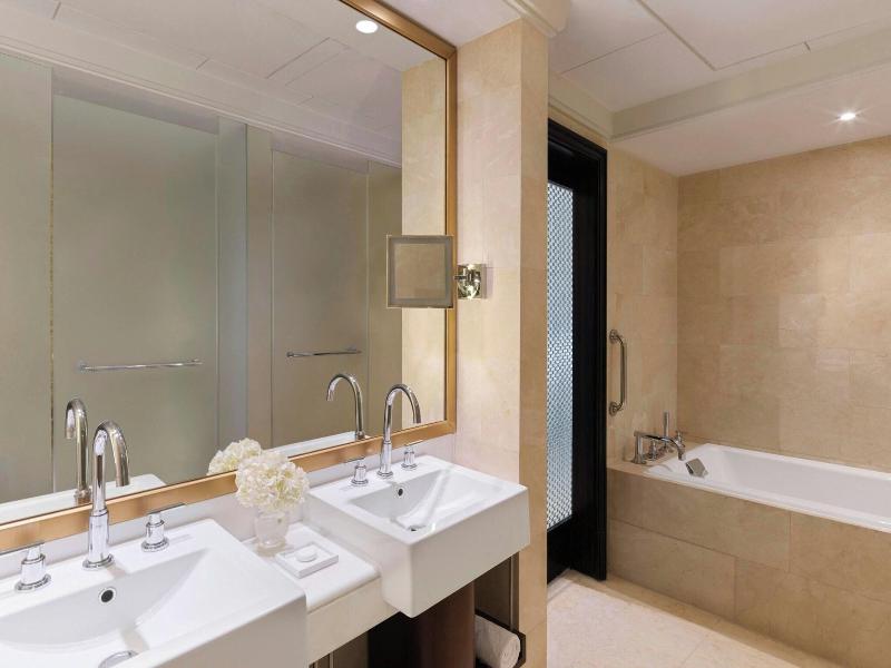 The Ritz-Carlton Abu Dhabi, Grand Canal image