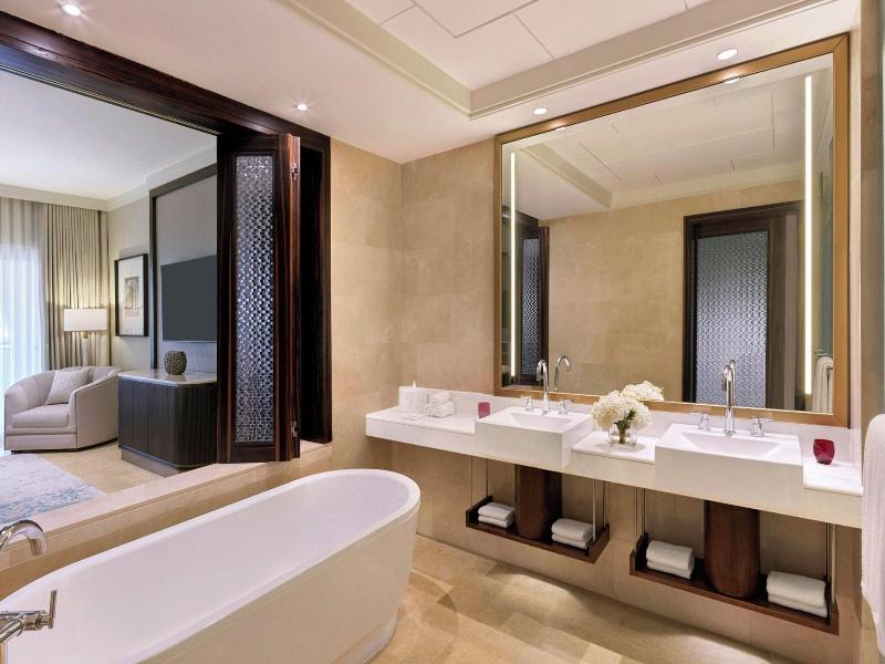 The Ritz-Carlton Abu Dhabi, Grand Canal image