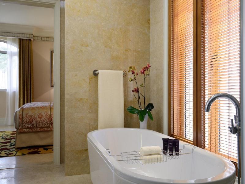 The Ritz-Carlton Abu Dhabi, Grand Canal image
