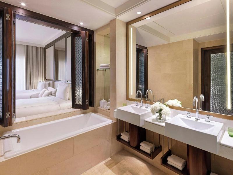 The Ritz-Carlton Abu Dhabi, Grand Canal image