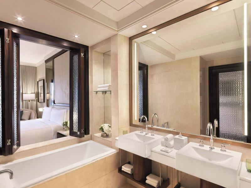The Ritz-Carlton Abu Dhabi, Grand Canal image