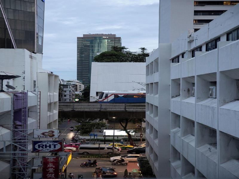 Nantra Silom image
