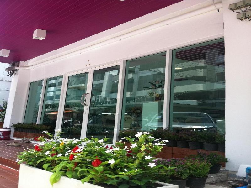 Nantra Ekamai Hotel image