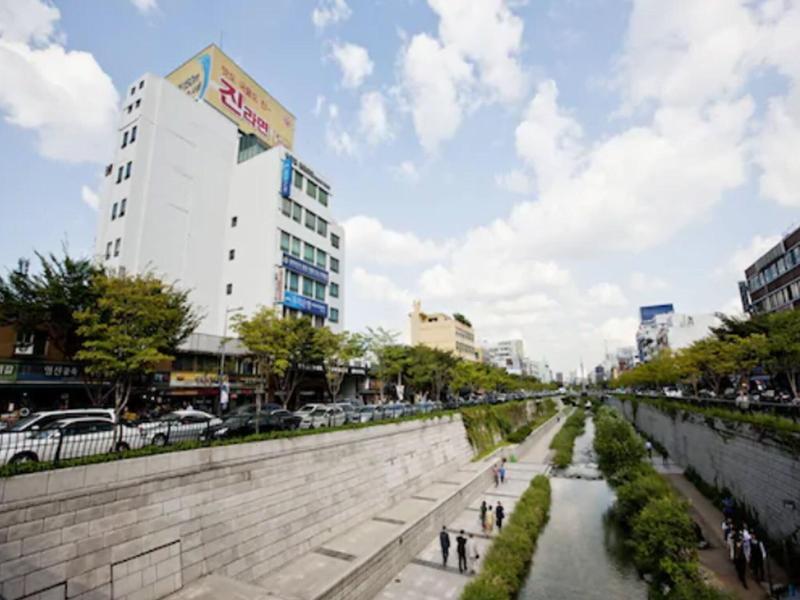 Central Tourist image