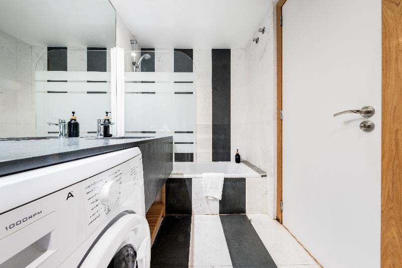 AinB Sagrada Familia Apartments image