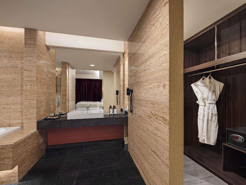 Mercure Padang image