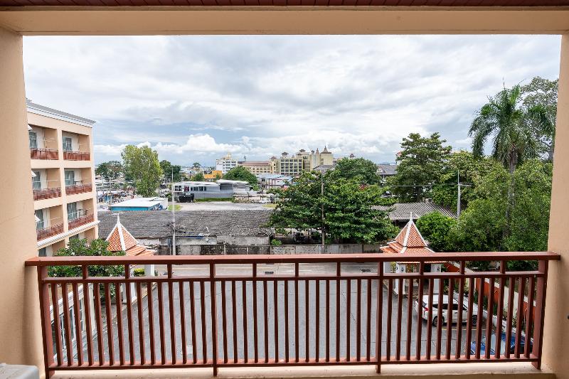 Sunday Chateau En Ville - Pattaya image