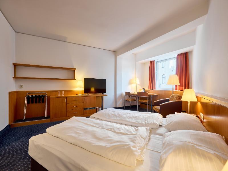 Hotel Strudlhof image