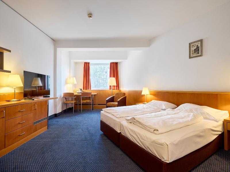 Hotel Strudlhof image
