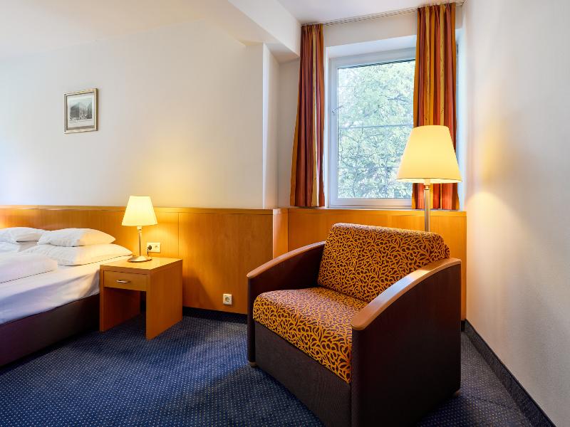 Hotel Strudlhof image
