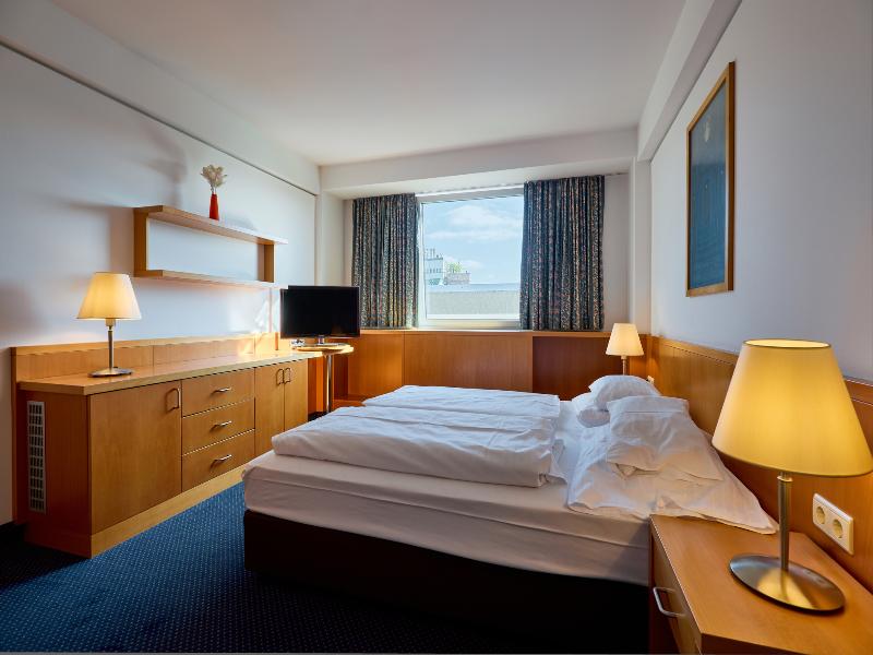 Hotel Strudlhof image