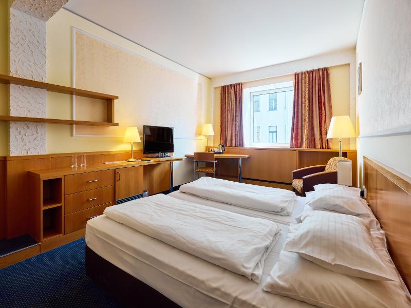 Hotel Strudlhof image