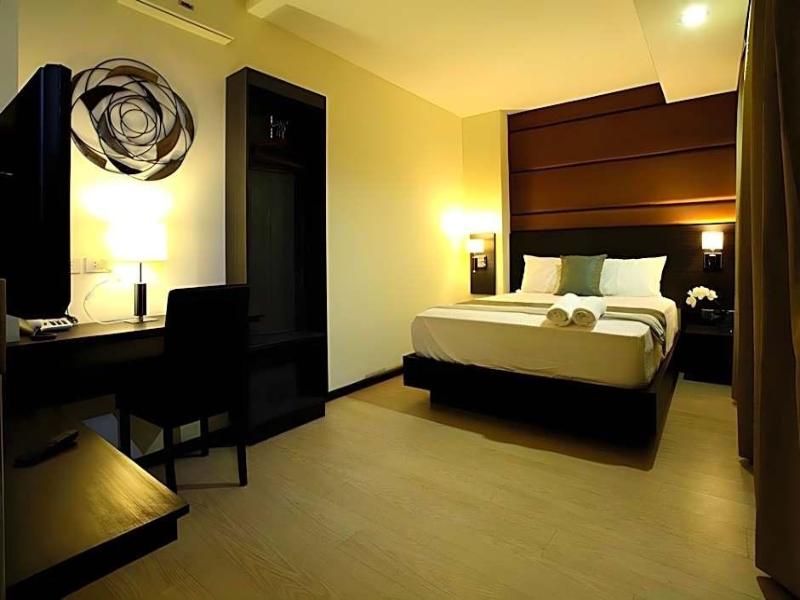 Lorenzzo Suites Hotel image