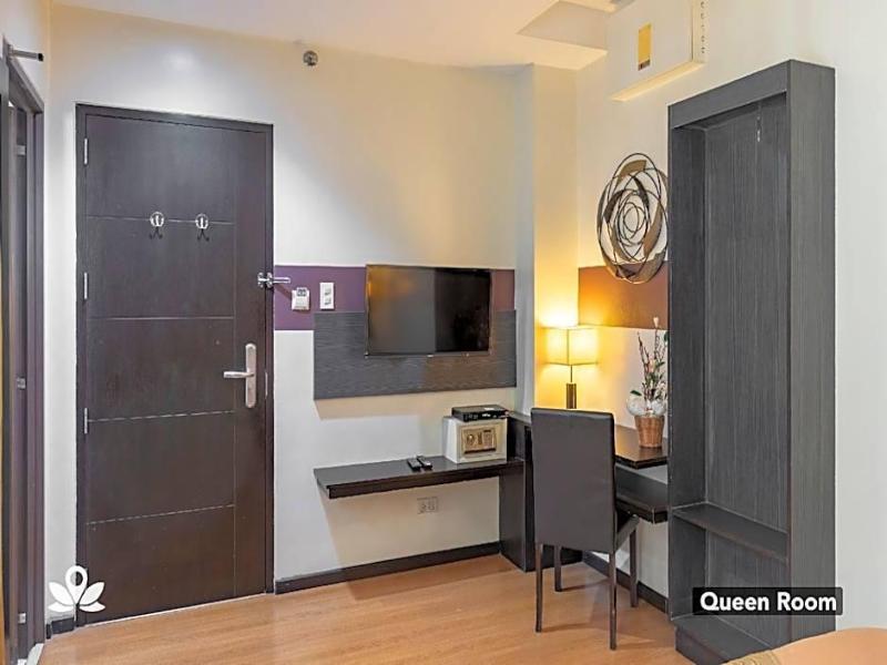 Lorenzzo Suites Hotel image