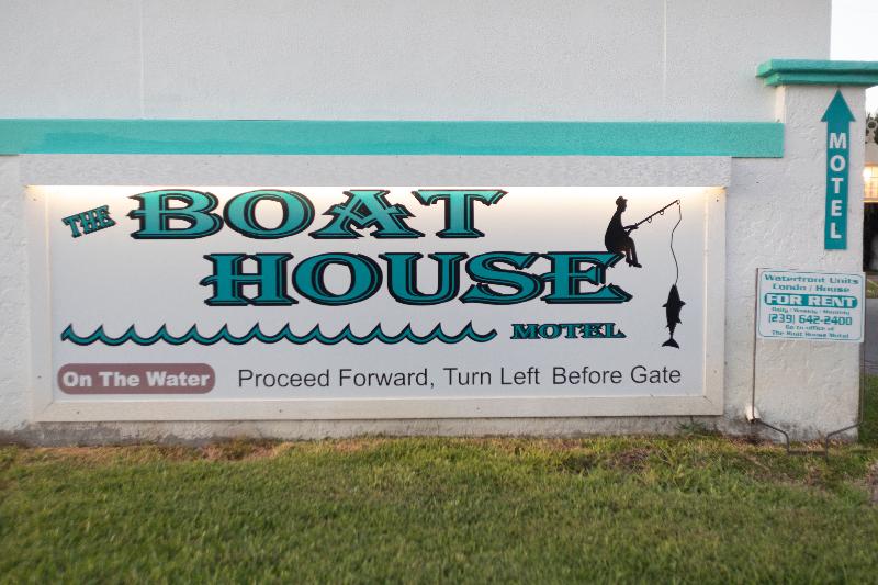 Boat House Motel
