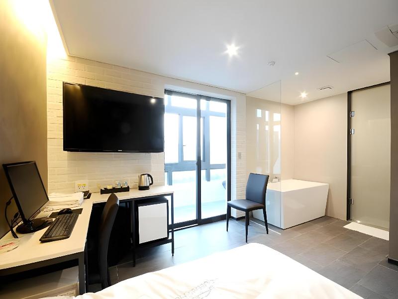 Queens Hotel Seomyeon image