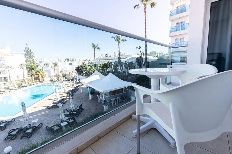 APARTMENT SIDE SEA VIEW ONE BEDROOM