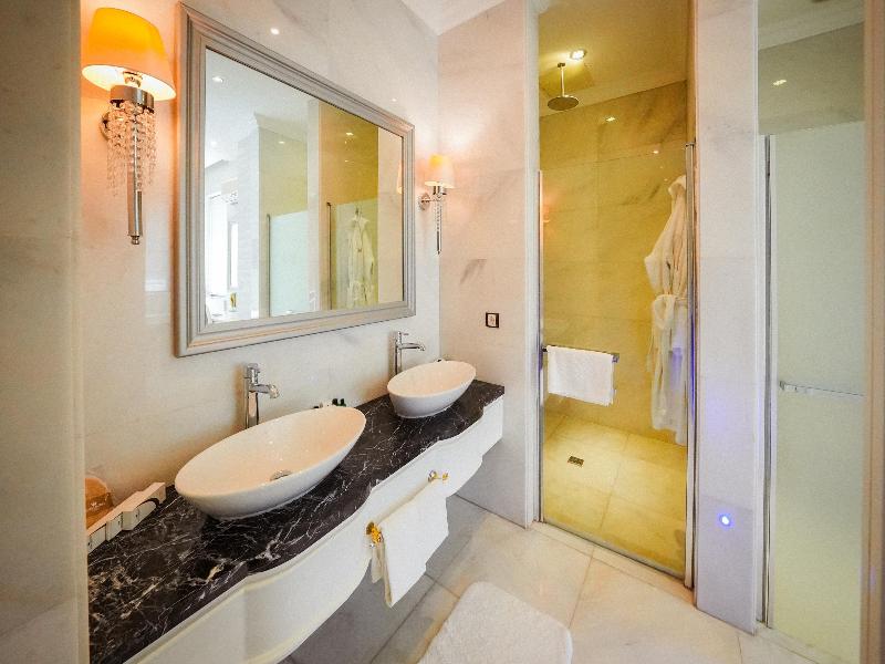 Wellborn Luxury Hotel IZMIT image