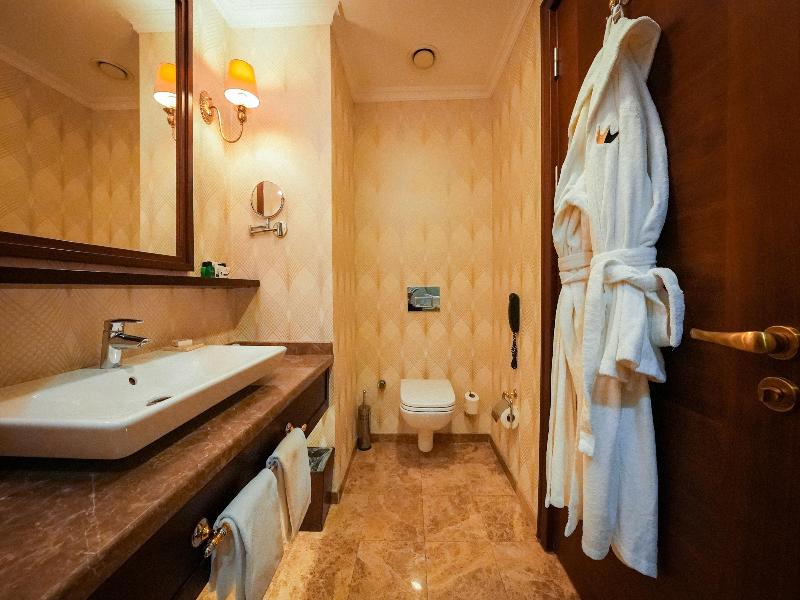 Wellborn Luxury Hotel IZMIT image