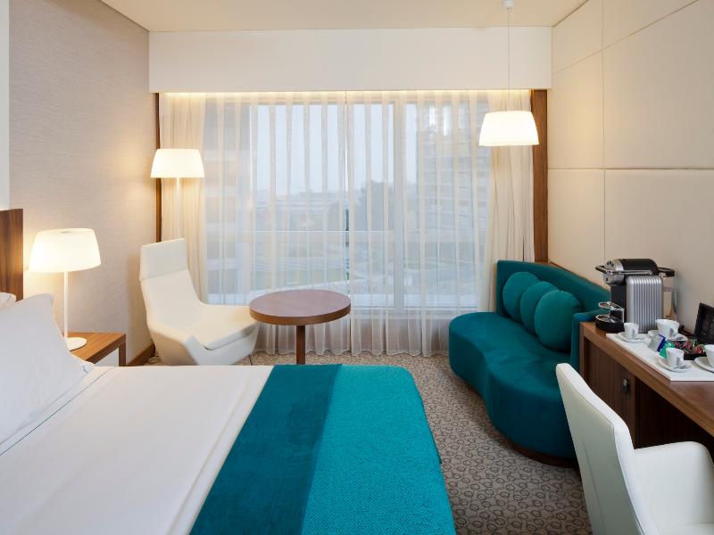 room detail thumbnail 1