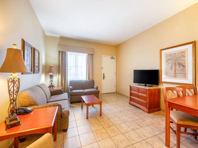 SUITE TWO QUEEN BEDS