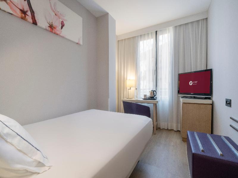 EXE MONCLOA image