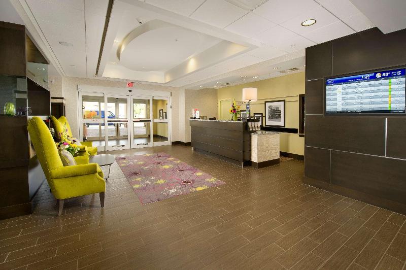 Hampton Inn and Suites Buffalo-Airport