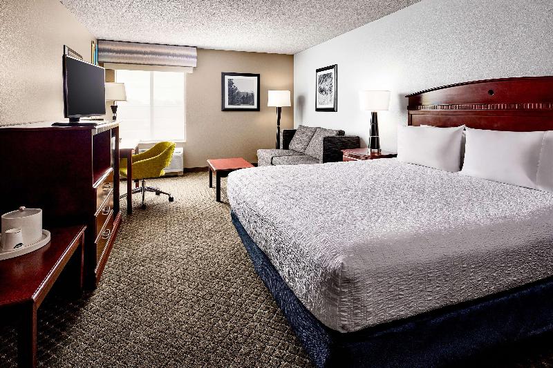 Hampton Inn Longmont image