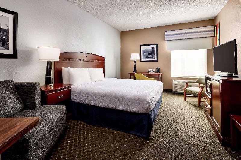 Hampton Inn Longmont image