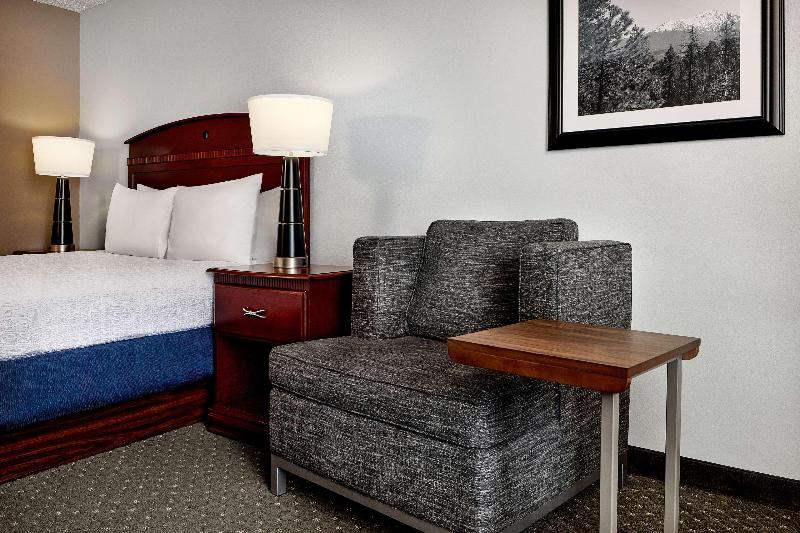 Hampton Inn Longmont image