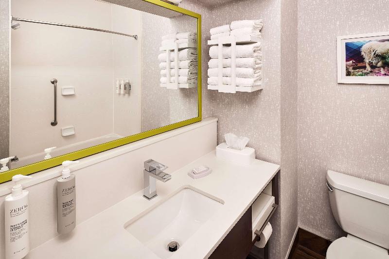 Hampton Inn Longmont image