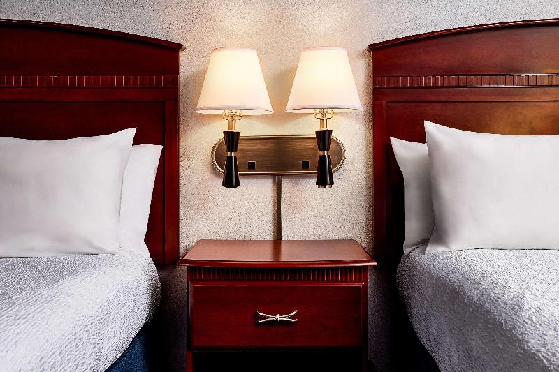 Hampton Inn Longmont image