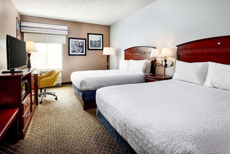 Hampton Inn Longmont image