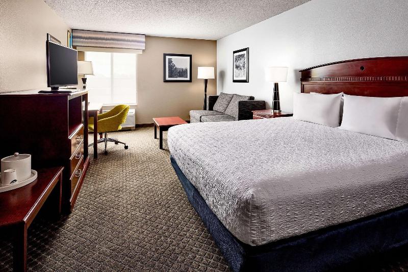 Hampton Inn Longmont image