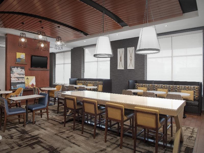 Hampton Inn Portland Downtown - Waterfront image