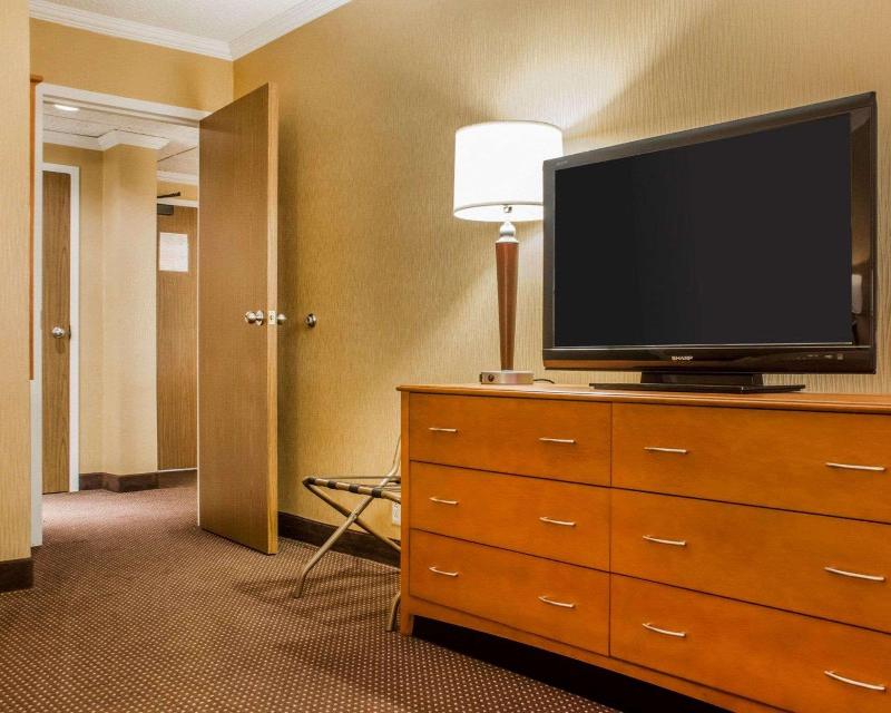 Quality Inn & Suites Riverfront image