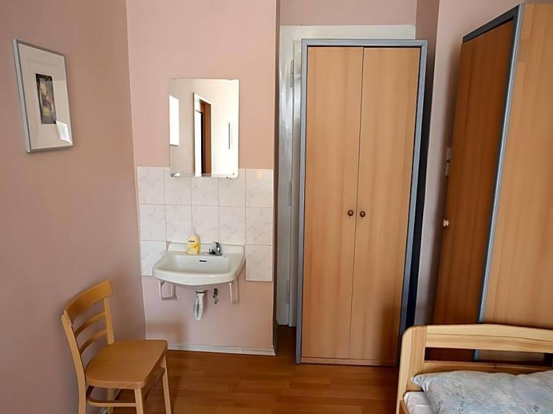 Hostel Dakura image