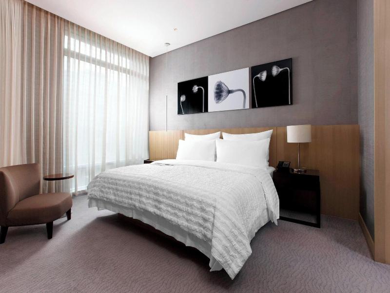 Le Meridien Taipei image