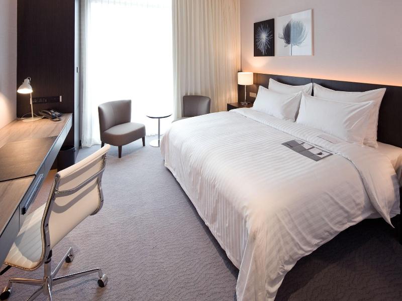 Le Meridien Taipei image