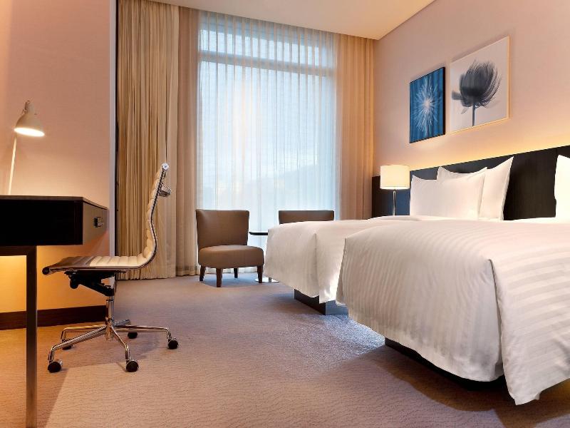 Le Meridien Taipei image