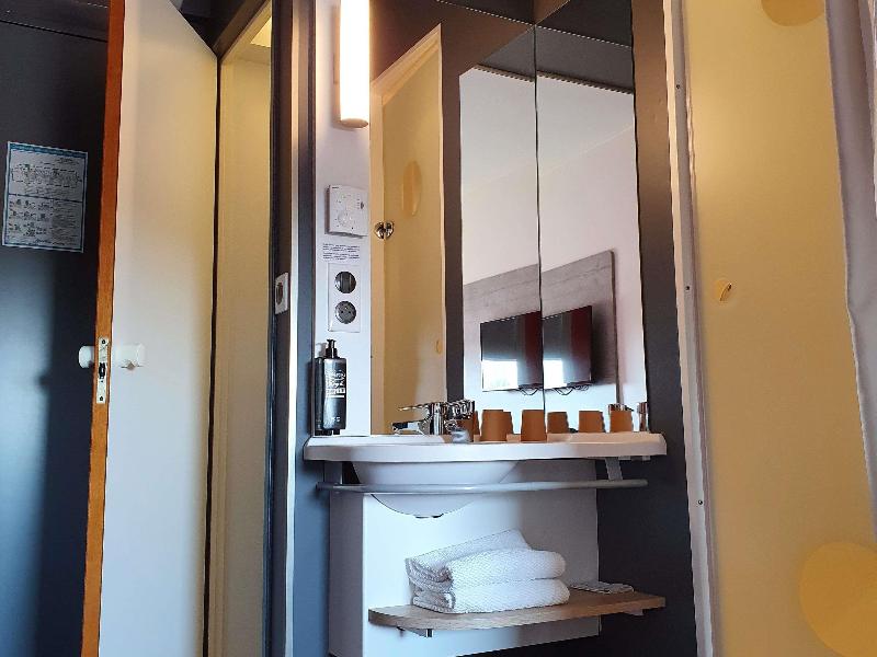 Ibis Budget Coutances image