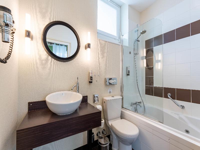 Best Western Brittany La Baule Centre & Plage image