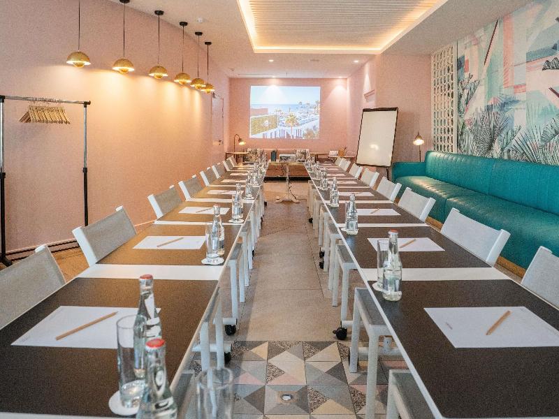 Mercure Villeneuve-Loubet Plage Hotel image